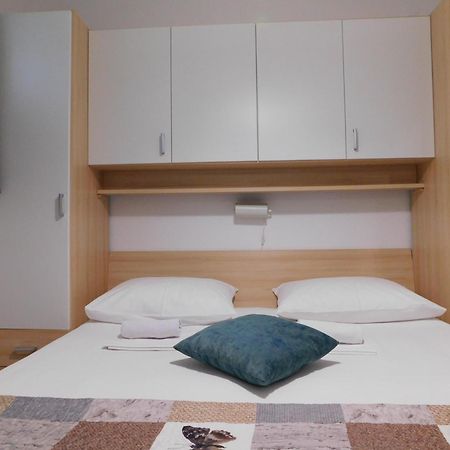 Apartmani Salus Pag Town Extérieur photo